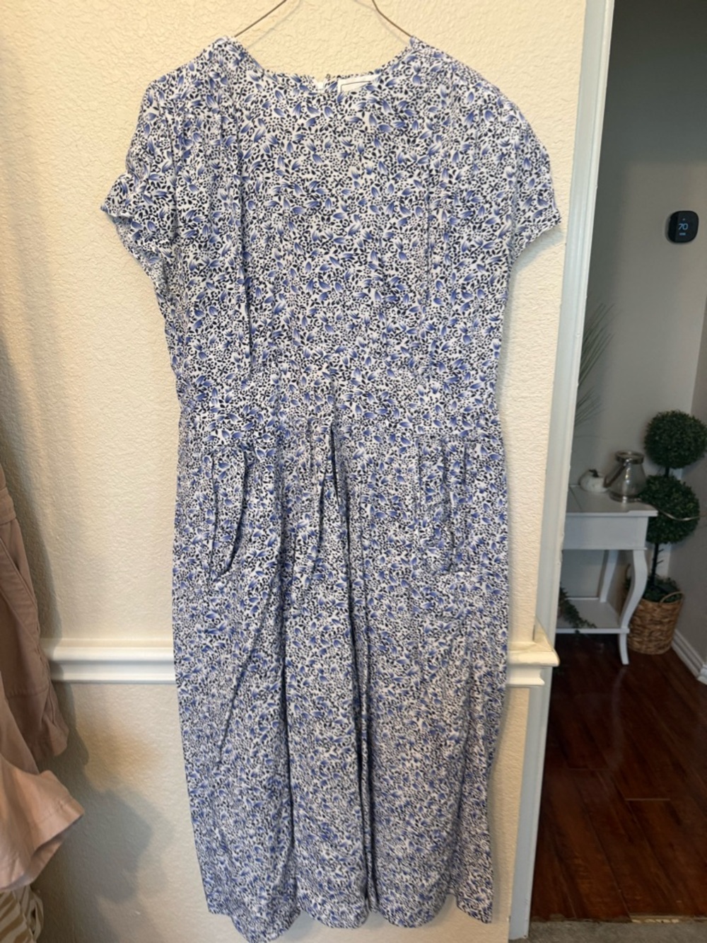 Karin stevens Vintage Floral
Ruched Puff Sleeve Pleated Dress size 10 - Picture 3 of 11